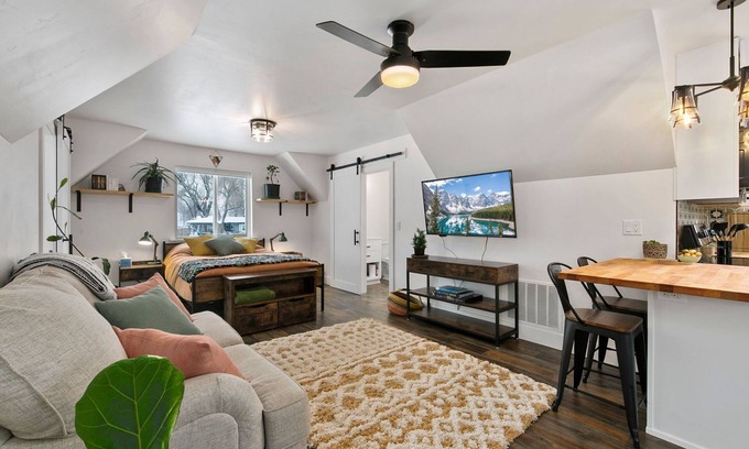 Timnath Apartment | Bright, colorful & cozy studio in oldtown Timnath. Walking distance to a brewery