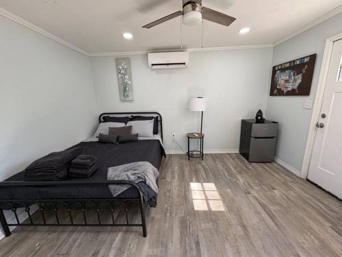 Turner Park House | Bright & Comfortable Bungalow!