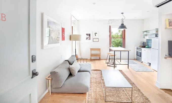 Yamacraw Village Condo | Bright Condo in the Heart of Historic Savannah