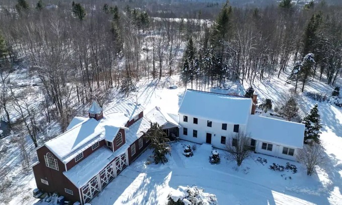 Richmond House | Bright, Cozy, Private Vermont Respiten