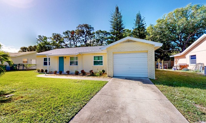 West Melbourne House | Bright dog-friendly house with screened patio - beach & golf nearby