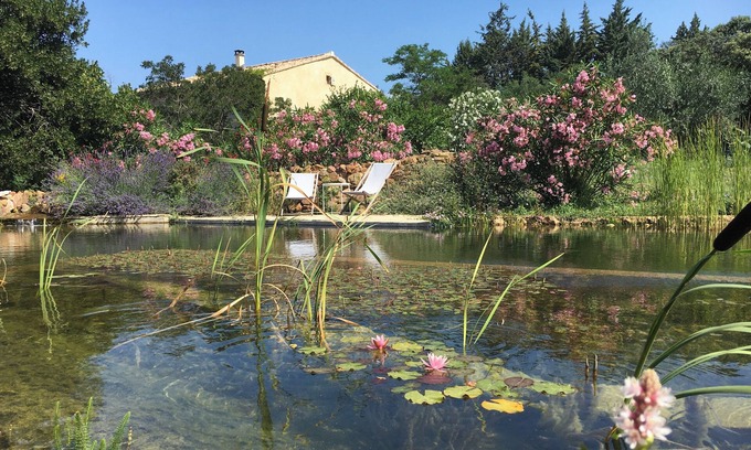 La Capelle-et-Masmolene Apartment | Bright, open-plan vacation apartment in Provence for nature and culture lovers
