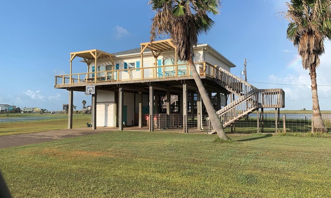 San Luis House | Bright, Fun, Beach House - Great Neighborhood Ready For Your Family Vacation