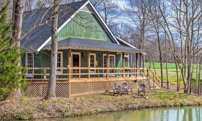 Hadley Cabin | Bright ‘Green Gables’ Cabin: Hike, Swim & BBQ