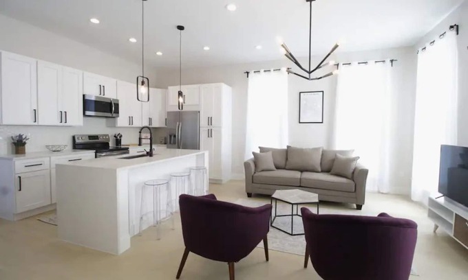 Irish Channel House | Bright Irish Channel Cottage 10 mins to FQ/Uptown