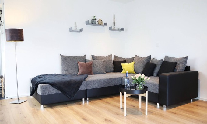 Harburg Apartment | Bright, modern apartment in a quiet location with a south-facing terrace