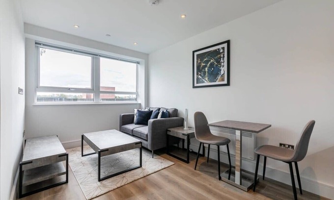 East Grinstead Apartment | Bright & Modern Studio Apartment in East Grinstead