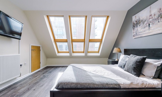 Salford House | Bright & Modern Town House 5 Beds, Close To City & Universities