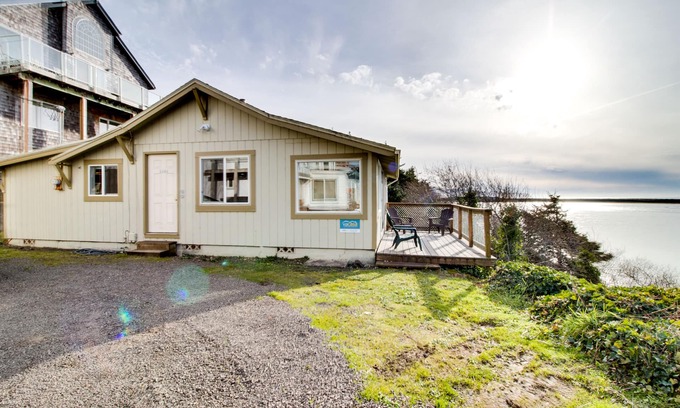 Netarts Apartment | Bright Oceanfront Home with Stunning Pacific & Bay Views - Near Town