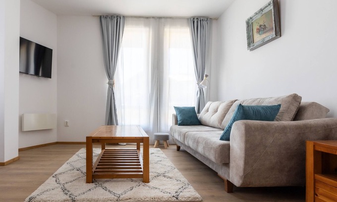Shiligarnika Apartment | Bright One Bedroom Flat next to Gondola Ski Lift