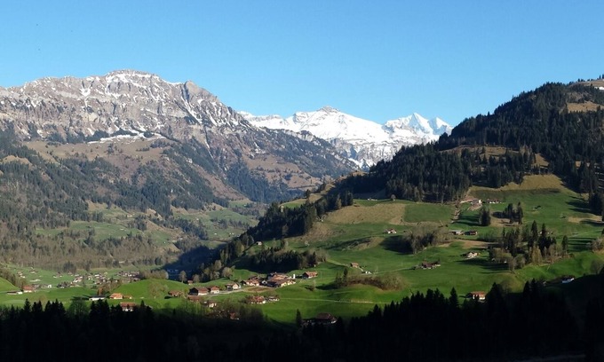 Frutigen Apartment | Bright, quiet, well-furnished non-smoking apartment with a fantastic view