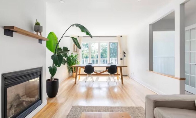 LaSalle Condo | Bright Riverfront 3-Bedroom Condo