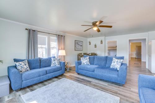 Shelby House | Bright Shelby Cottage with Deck and Creek Views!