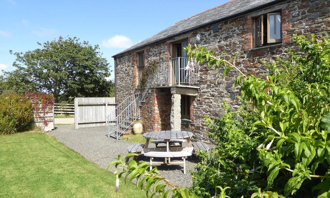 Saint Gennys House | Bright spacious,converted barn near beach at Crackington Haven, nr. Bude.