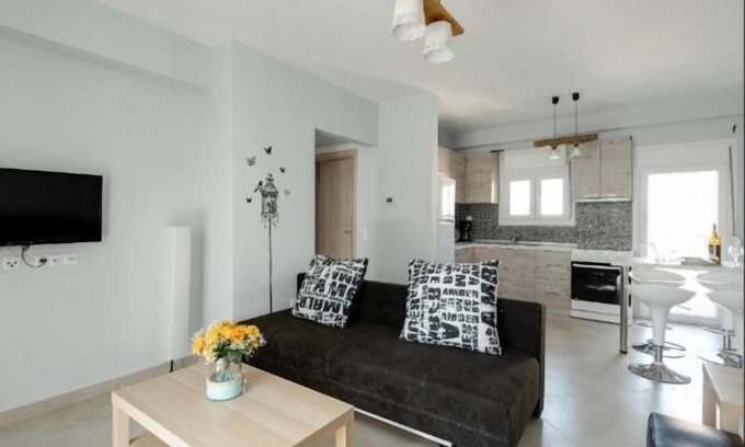Ampelokipoi-Menemeni Apartment | Bright Spacious Two-Bedroom Apartment