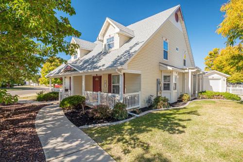 Fruita Apartment | Bright Star - Downtown Home W- Patio Bbq Grill!