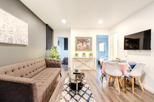Griffintown Apartment | Bright stay in Griffin Town