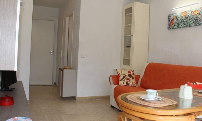 Villeneuve Loubet Beach Apartment | Bright Studio with Garden View, 3min to Beach