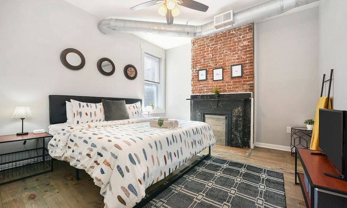 East Allegheny Apartment | Bright & Stylish Apartment with King Bed & Parking