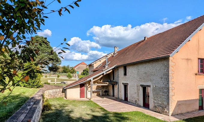 Dampierre-sur-Linotte Cottage | Bright terraced house near Vesoul, 4 bedrooms, spacious terrace
