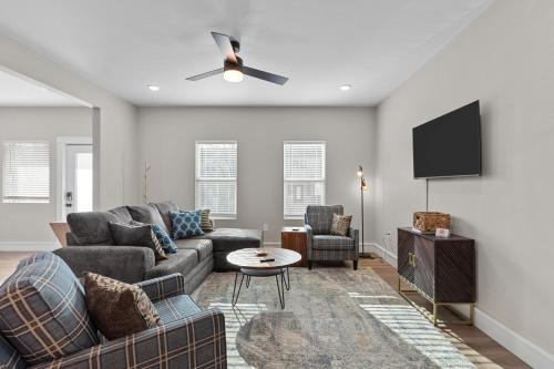 The Gate House | Bright Urban Comfort | JZ Vacation Rentals