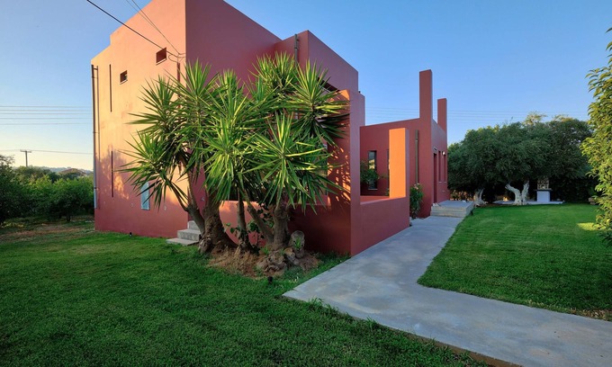 Souda Villa | Bright villa surrounded by orange trees