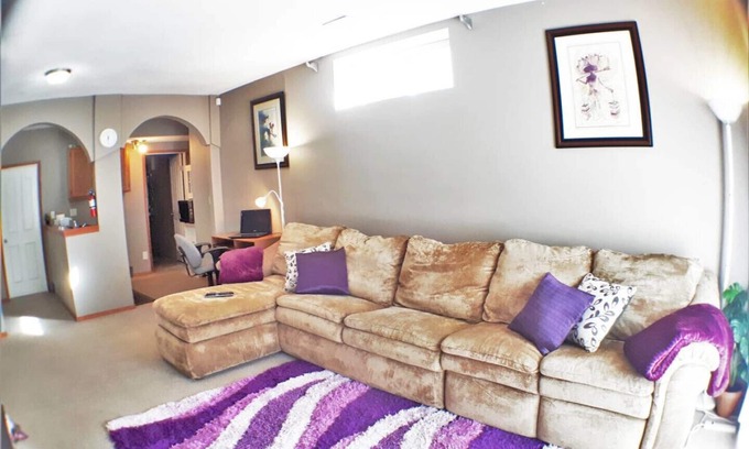 Calgary Bed & Breakfast | Bright, Welcoming Mountain Escape! Near Downtown!
