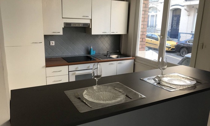 Malo-les-Bains Apartment | Brightly renovated studio 50m from Malo les Bains beach.