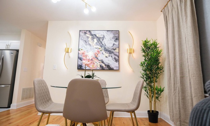 Newark Apartment | BrightOAK 3-bedroom apartment in Newark Close to NY