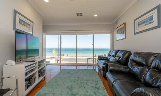 Brighton Apartment | Brighton Beachfront Sanctuary