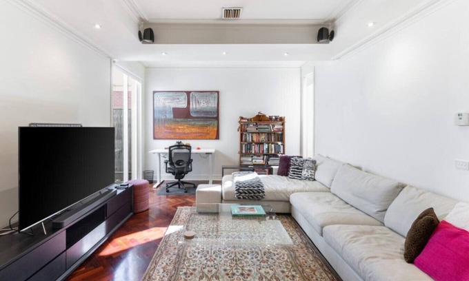 Brighton House | Brighton Chic: 2BR Townhouse Near Beach & Train