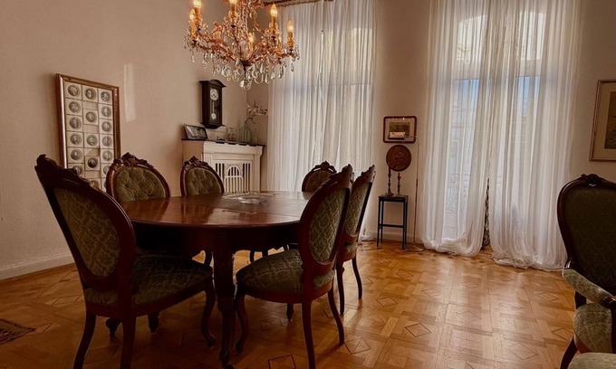 Wuppertal Apartment | Briller Palais with huge garden and whirlpool