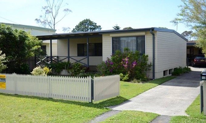 Burrill Lake House | Bring the dog, boat & family