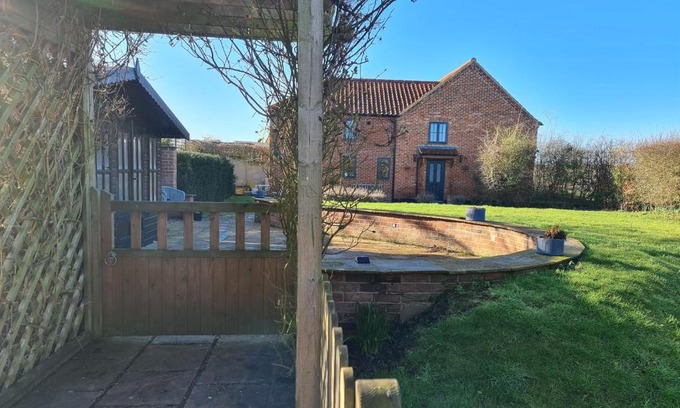 Dereham House | Brisley North Norfolk cosy cottage garden pub and walks