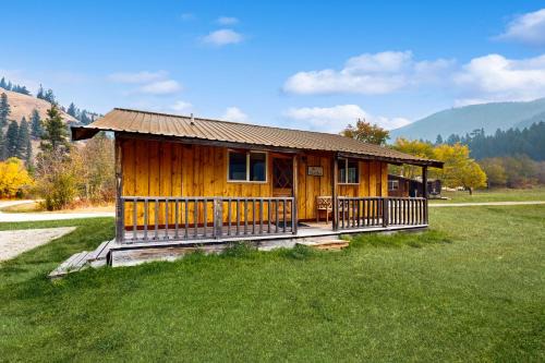 Sula House | Broad Axe - Cabin #2 - Black Bear