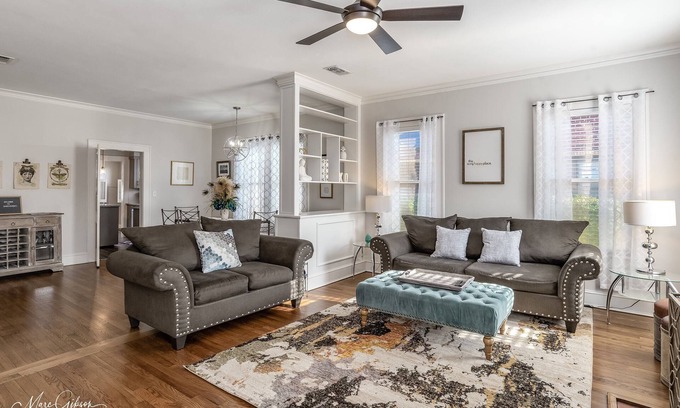 Broadmoor House | Broadmoor Beauty-Updated & Clean