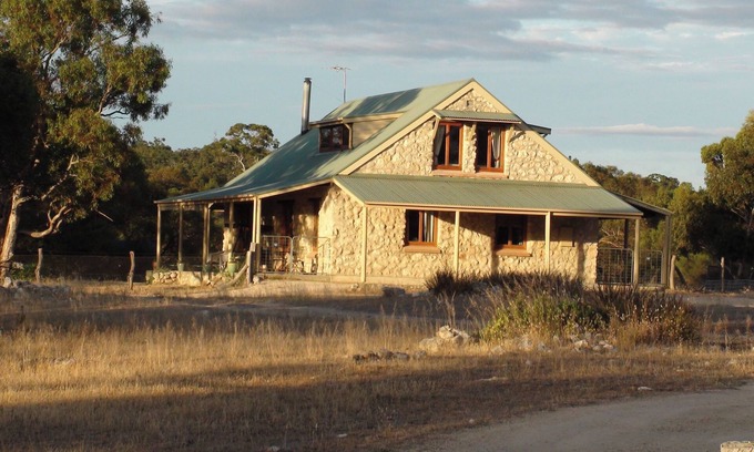 Freeling Cottage | Broken Gum Country Retreat - 150 acres of beautiful bush and countryside