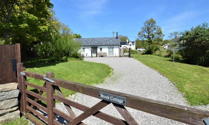 Beaumaris House | Brook Cottage