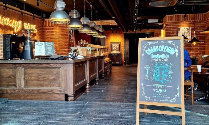 Daehangno Hotel | Brooklyn Blues