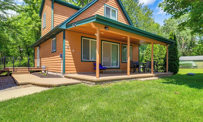 Brooklyn Cottage | Brooklyn Cottage w/Dock - Steps To Wamplers Lake!