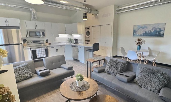 Brandon Apartment | Brooklynn Suite Pet Friendly