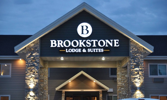 Emmetsburg Hotel | Brookstone Lodge & Suites