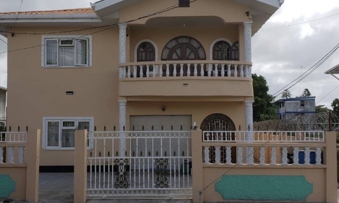 Georgetown Apartment | BROOKVILLE 2 BEDROOM- TOP FLOOR