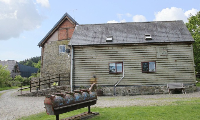 Montgomery Cottage | BROUGHTON STABLES, pet friendly, with a garden in Bishop's Castle