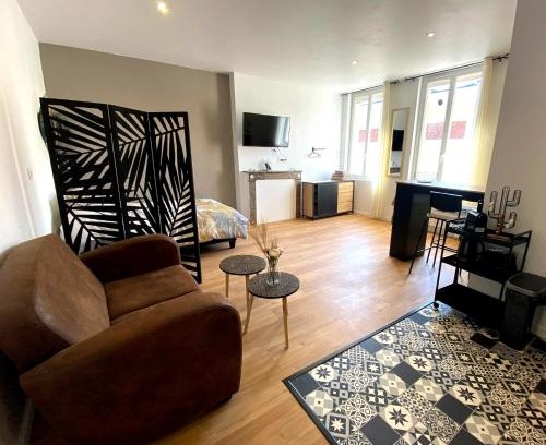 Louviers Apartment | Brown Cosy Loft Centre