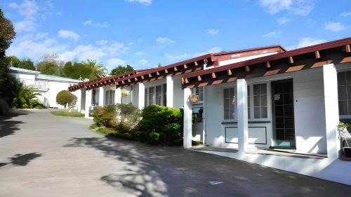 Browns Bay Hotel | Browns Bay Olive Tree - Pet Friendly Family Apartment