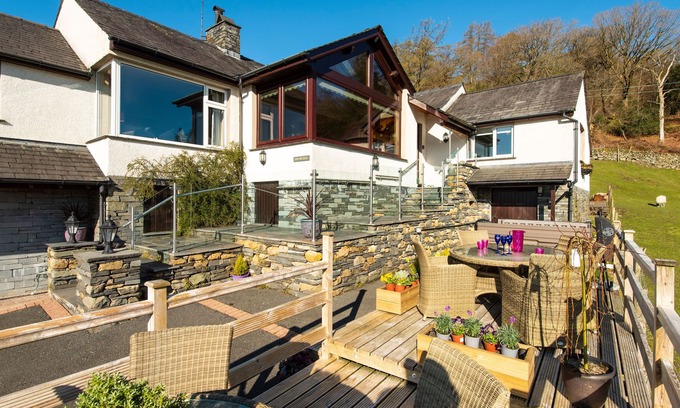 Coniston Cottage | BROWSIDE, pet friendly, with hot tub in Coniston