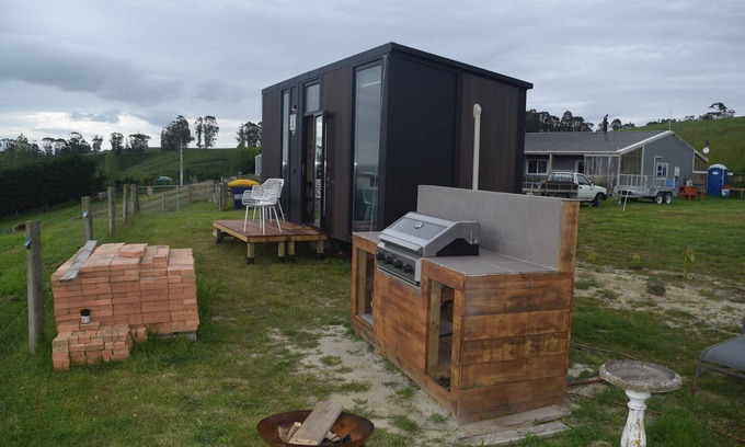 Surat Bay House | Bruce Farm Alpaca Cabin 2 by Tiny Away