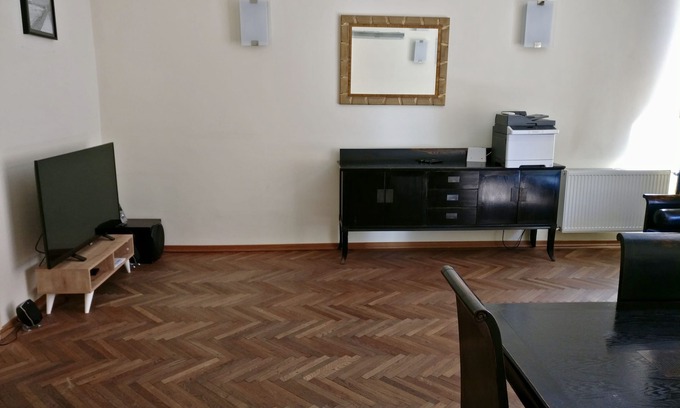 Old City Apartment | Bruck Palace | Old Town | Spacious and Bright.