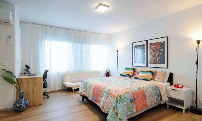 Brunswick Apartment | Brunswick 2B Living Near Sydney Rd w/Free Parking